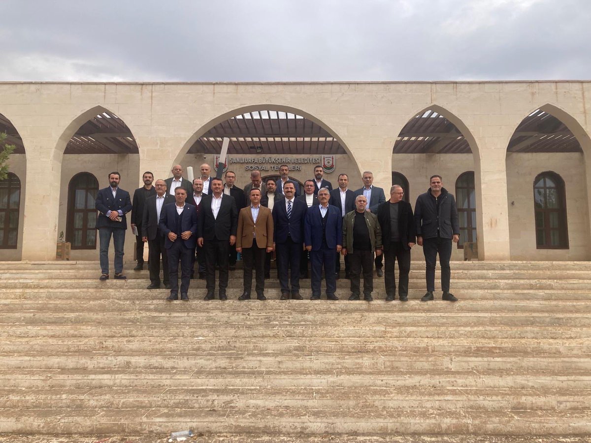 avhaliloncel's tweet image. ŞANLIURFA ŞÛRÂSI kuruldu.

Şehrimizde birçok sivil toplum örgütünün başkanlığını yapan ve kendi alanında üstün başarılar elde etmiş değerli arkadaşlarla birlikte Şûrâmızı kurduk. Hayırlı olsun.

Şahsıma başkanlık görevini tevdi eden arkadaşlara şükranlarımı sunuyorum.