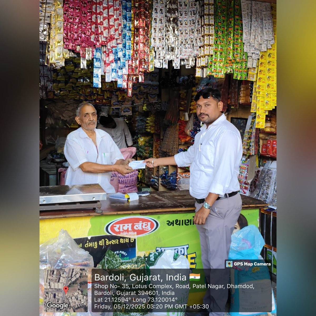 બારડોલી શાકમાર્કેટમાં ૫૮૯ કિલો પ્રતિબંધિત પ્લાસ્ટિક જપ્ત
તા.૦૫/૧૨/૨૫ ના રોજ બારડોલી નગરપાલિકાના આરોગ્ય વિભાગે નગરને પ્લાસ્ટિક મુક્ત બનાવવા માટે સઘન અભિયાન શરૂ કર્યું છે. શુક્રવારે શાકભાજી બજારમાં નગરપાલિકાની ટીમે દુકાનદારો પર દરોડા પાડી ૫૮૯ કિલોગ્રામ પ્લાસ્ટિક જપ્ત કર્યું હતું.