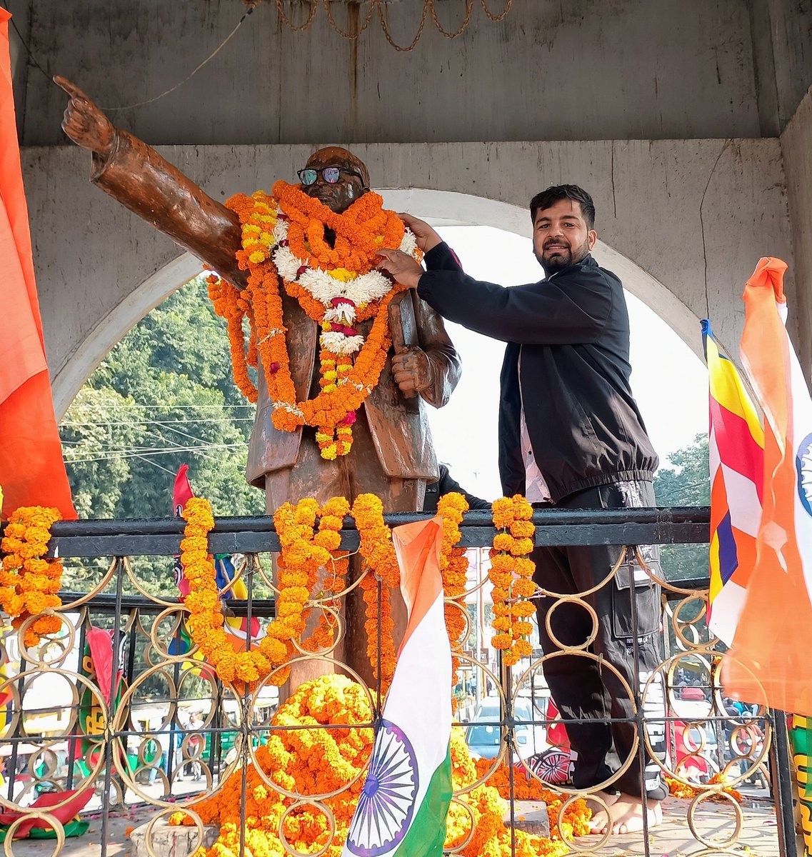 AtultripathiBKU's tweet photo. My humble tribute to the principal architect of the Indian Constitution, an unparalleled thinker, and a social reformer, Dr. Babasaheb Ambedkar ji, on his Mahaparinirvan Diwas.

#JaiBhim
#Ambedkar
#MahaparinirvanDiwas2025 🇮🇳 https://t.co/TNekOfwqxc