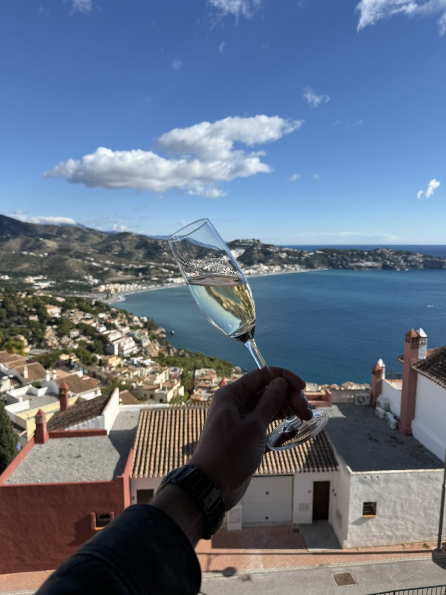 Toet82's tweet image. Een nieuw hoofdstuk in Spanje 🇪🇸🥰🍾