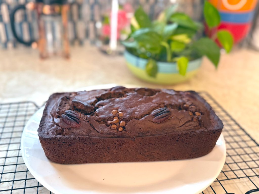 pampereira9's tweet image. Decadence is the need of the hour .. 

Double chocolate berry pecan banana bread 

#myfoodstories #stressbuster 
#sharingiscaring #baking❤️