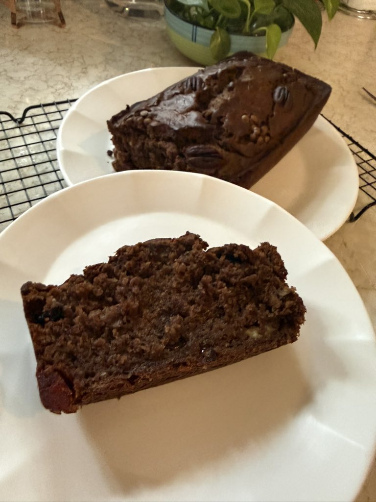 pampereira9's tweet image. Decadence is the need of the hour .. 

Double chocolate berry pecan banana bread 

#myfoodstories #stressbuster 
#sharingiscaring #baking❤️