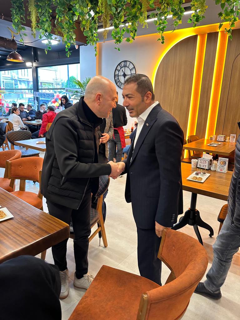 erdogan_ugr's tweet image. Kızgın #Döner'in #Merkezefendi İlçesi Selçukbey Mahallesi 15 Temmuz #Şehitler Yolundaki #Evora Şubesinin açılışını gerçekleştirdik. Değerli girişimcilerimiz Sayın Ali Kızgın, Sayın Yunus Tanrıverdi ve Sayın Yavuz Tanrıverdi'ye hayırlı ve uğurlu olsun.