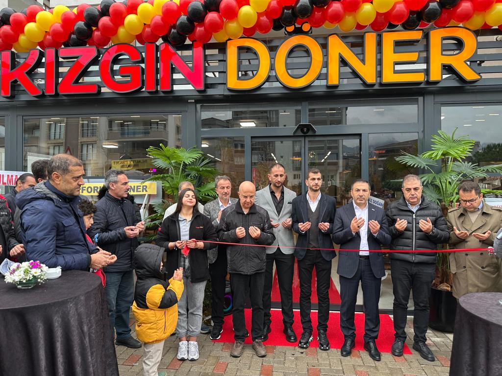 erdogan_ugr's tweet image. Kızgın #Döner'in #Merkezefendi İlçesi Selçukbey Mahallesi 15 Temmuz #Şehitler Yolundaki #Evora Şubesinin açılışını gerçekleştirdik. Değerli girişimcilerimiz Sayın Ali Kızgın, Sayın Yunus Tanrıverdi ve Sayın Yavuz Tanrıverdi'ye hayırlı ve uğurlu olsun.