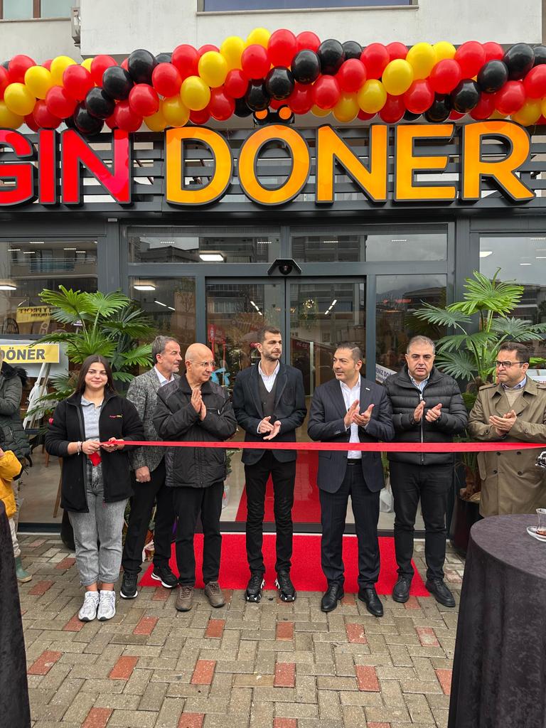 erdogan_ugr's tweet image. Kızgın #Döner'in #Merkezefendi İlçesi Selçukbey Mahallesi 15 Temmuz #Şehitler Yolundaki #Evora Şubesinin açılışını gerçekleştirdik. Değerli girişimcilerimiz Sayın Ali Kızgın, Sayın Yunus Tanrıverdi ve Sayın Yavuz Tanrıverdi'ye hayırlı ve uğurlu olsun.