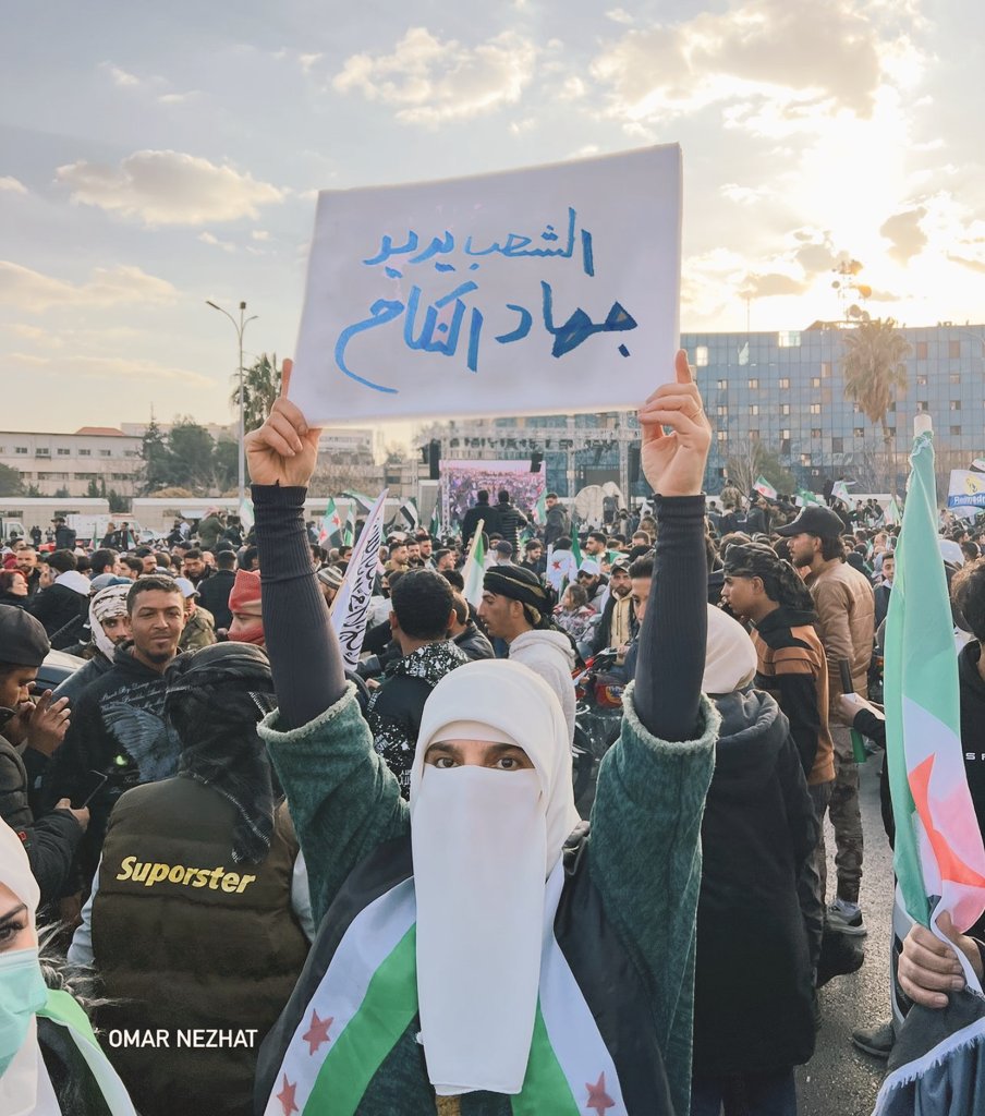 الذكرى السنوية الأولى لتولي عصابات الارهـhـاب السني الحكم في سوريا تحت شعار ( تحرير سوريا من نظام بشار الأسد)
حيث تم تسلم زعيم تنظيـeeـم القاعدة الارهـhـابي أبو محمد الجولاني أو ما يسمى الآن #أحمد_الشرع الحكم في سوريا
🔴 الصورة من أرشيف تظاهرات مدينة حلب