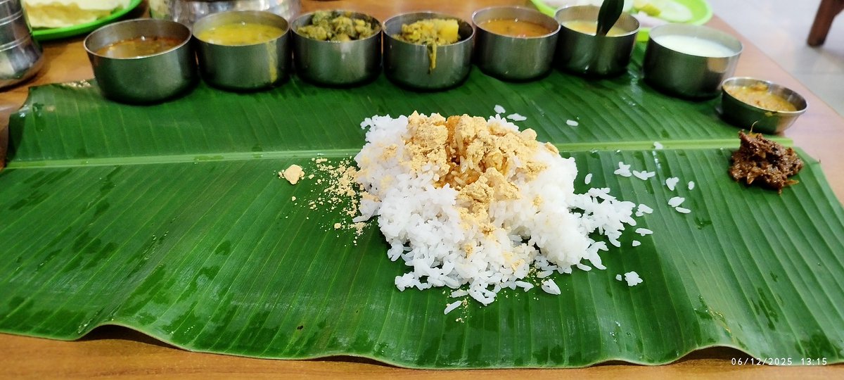 thojasgambheera's tweet photo. Invitation came 40 mins late ๐
Don't forget next time ๐ค
Ps : Mango thokku is more ๐ถ๐ถ๐ถ๐ถ than the actual Mango pickle.
#Lunch
#weekendshopping https://t.co/UX4ijf6j6a