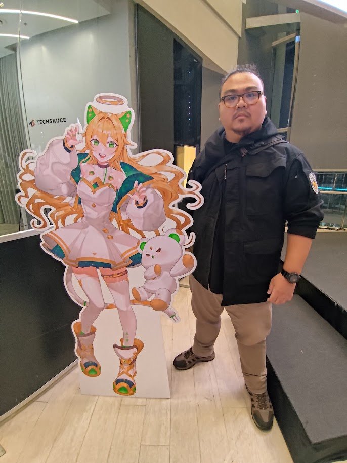 ไม่ค่อยได้เข้ากล้องเท่าไหร่ แต่นี่คือภาพที่ถ่ายกับ Standee <a href="/Aisha_Channel/">Aisha (ไอช่า) Virtual Idol ✨💚 | INACTIVE</a>  ครั้งแรก และครั้งล่าสุด... ครั้งแรกคือเน้นกวนบาทาเต็มที่

#Guppiens