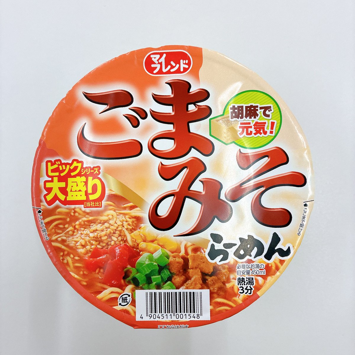 ある日の激安フードは「ごまみそらーめん」。税抜99円でビッグサイズ