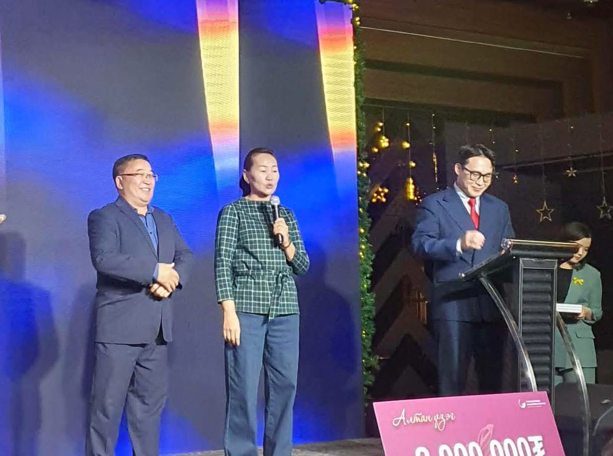 Алтан үзэг наадмын нийтлэлийн төрөлд шүүгчээр ажиллалаа. Оюутнуудаас маш олон бүтээл ирж байгаагаас харвал энэ наадам үнэхээр оюутнуудын дундах том брэнд болтлоо хөгжжээ. Энэ жил 15 дах жилдээ зохион байгуулагдаж байна. 

Маш сайн бүтээлүүд ирсэн. Шилдэг 20 бол үнэхээр сайн