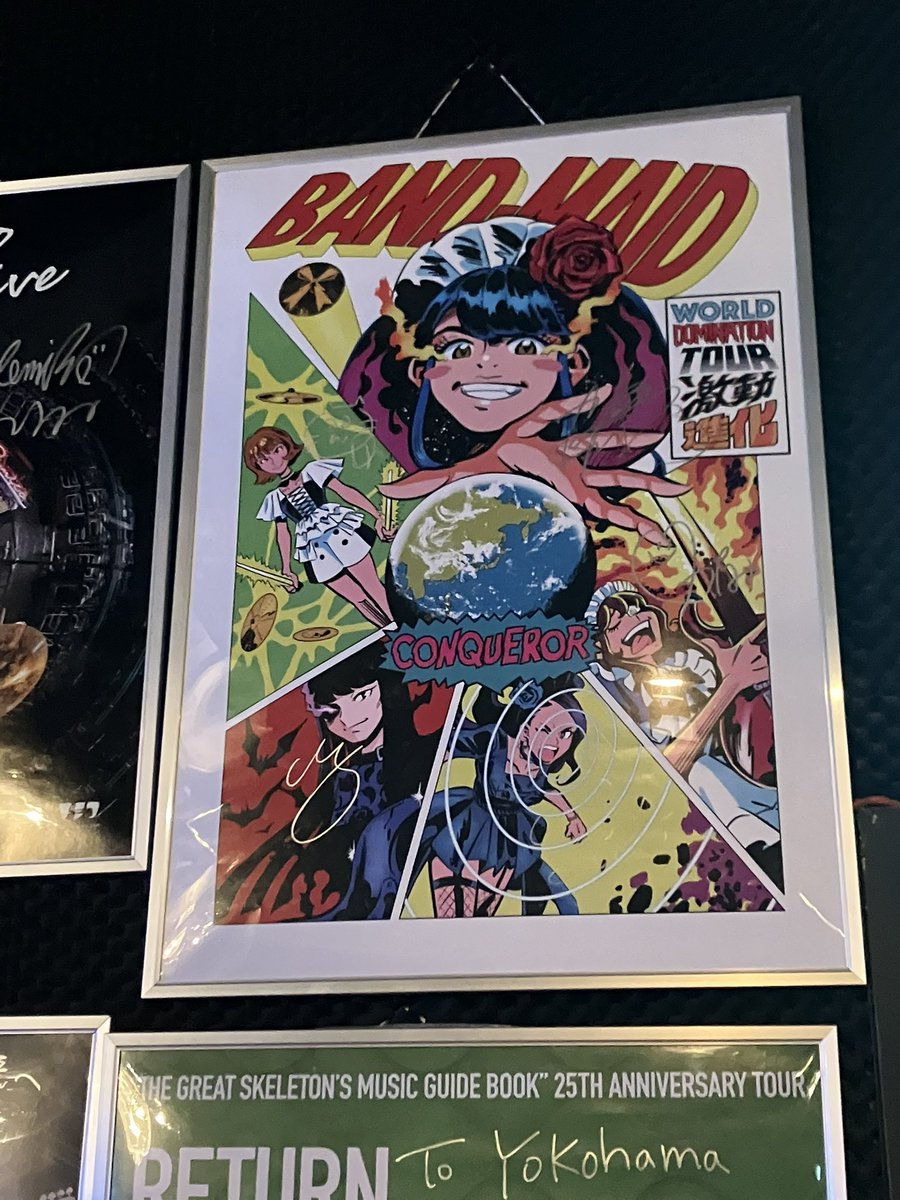 横浜ベイホールでBAND-MAIDのサインポスター発見 明日のツアー千秋楽