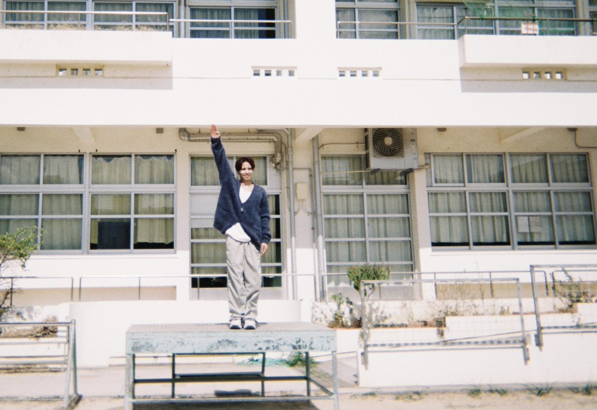 ⋱撮影オフショット📸⋰

久しぶりの母校で選手宣誓中の健太さん🐿️

懐かしい瞬間もたくさんあったようです✨

▼写真集のご予約はこちらから！
lit.link/kentabook

#神谷健太
#光と影
#神谷健太1st写真集
#THERAMPAGE 
#MA55IVE