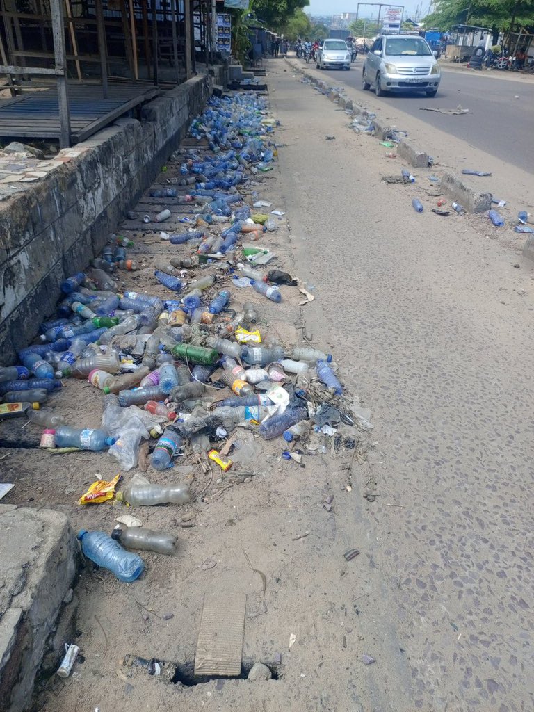 Placez des poubelles partout, cela nous éviterait les immondices dans la ville.

BOYE MABE ? 
Bravo pour l’initiative de ce bus.
<a href="/daniel_bumba_01/">Daniel bumba lubaki</a> <a href="/PrimatureRDC/">Primature de la République Démocratique du Congo</a> <a href="/jeunesseEP_RDC/">Ministère de la Jeunesse et Éveil Patriotique</a> <a href="/AdamBombole/">Adam Bombole</a> <a href="/TheoKASI/">Theo KASI</a> <a href="/Presidence_RDC/">Présidence RDC 🇨🇩</a> <a href="/MinITP_RDC/">Ministère des Infrastructures et Travaux Publics</a>