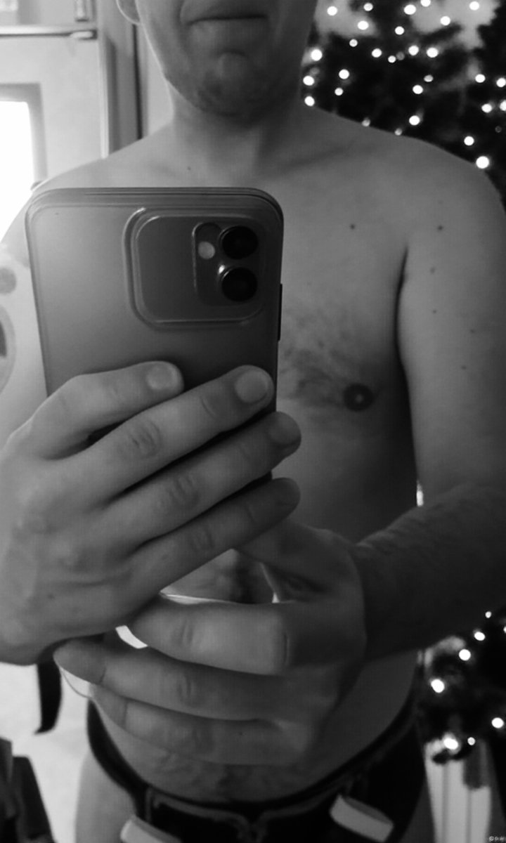 <a href="/50ansfit/">Nobsolète</a> <a href="/chattyetmojito/">Chatty</a> Dans le miroir de ma salle de bain,  je sais pas si c'est ma top mais j'essaye, bonne journée à tous 😊