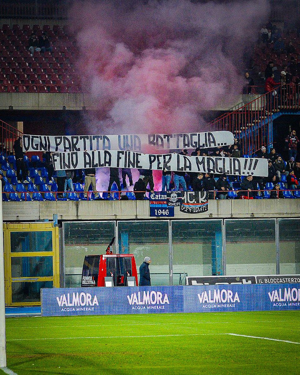 La meraviglia delle curve rossazzurre ieri sera

Ieri il “Massimino” non è stato soltanto uno stadio: è stato un rito collettivo.
Colori, fumo, cori, coreografie. Una dichiarazione d’amore che non ha bisogno di spiegazioni.

Dalla Nord che illumina la notte con “Il mio destino è