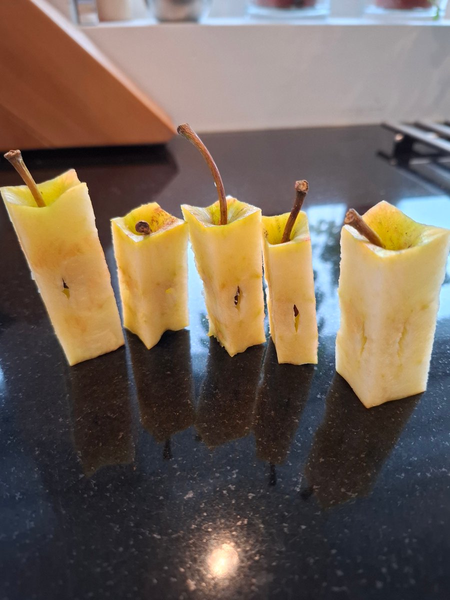 Quardread's tweet image. minecraft steve be like