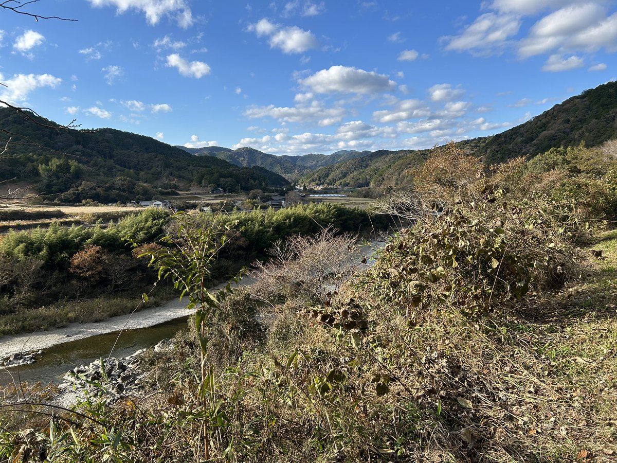 who_is_enyachan's tweet photo. 四万十緑林公園
アカネサスワンマン
外国で勉強してたのでちょっと遅くなったけど、着いたらライブもう終わってバンドもう解散してもた。残念やけど綺麗な景色見れた！
（ごめん、おかしいツイートしちゃった笑） https://t.co/lYEkNxnHm0
