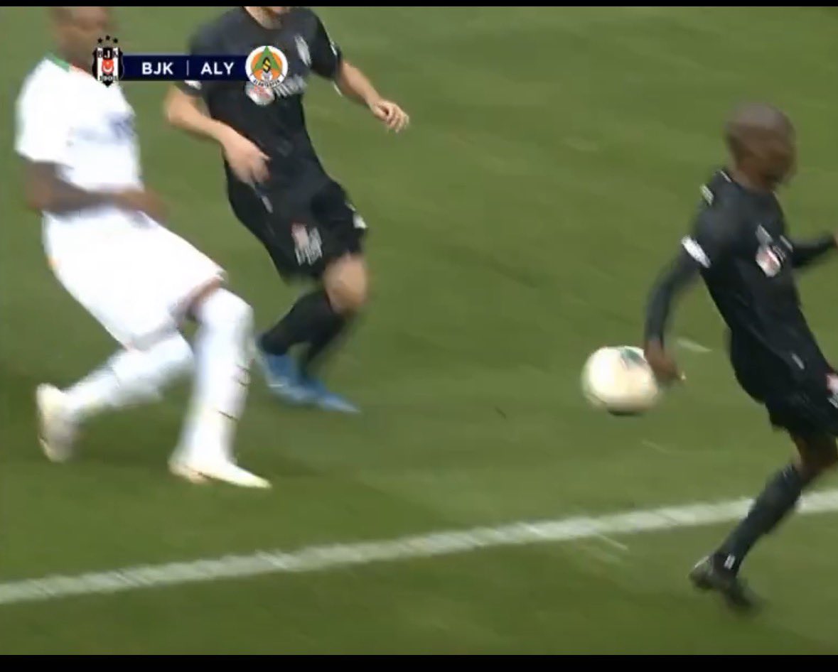 jimnastikçiler sözde destek veriyor bu pozisyonda neredeydiniz?
Sizin tek derdiniz GS'ın yenilmesi kahroluyorsunuz olmaya devam edeceksiniz hakem hocaları penaltı değil dedi konu kapandı