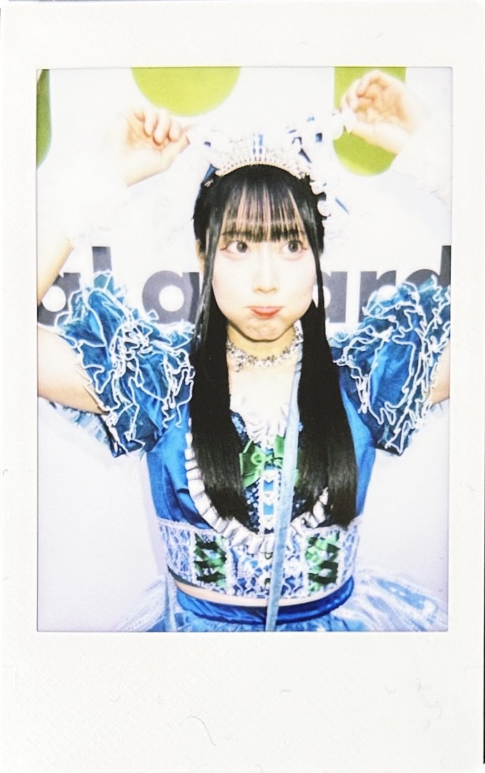 となりのすいちゃん 撮り終わって離れた所でチェキ見たらニヤニヤし