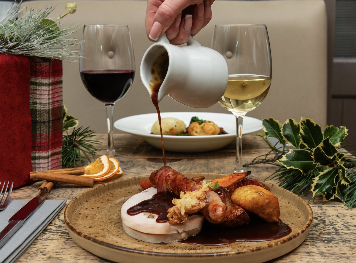 Stuffed turkey, roasties, pig in blanket, buttered sprouts &amp; seasonal vegetables 🎄