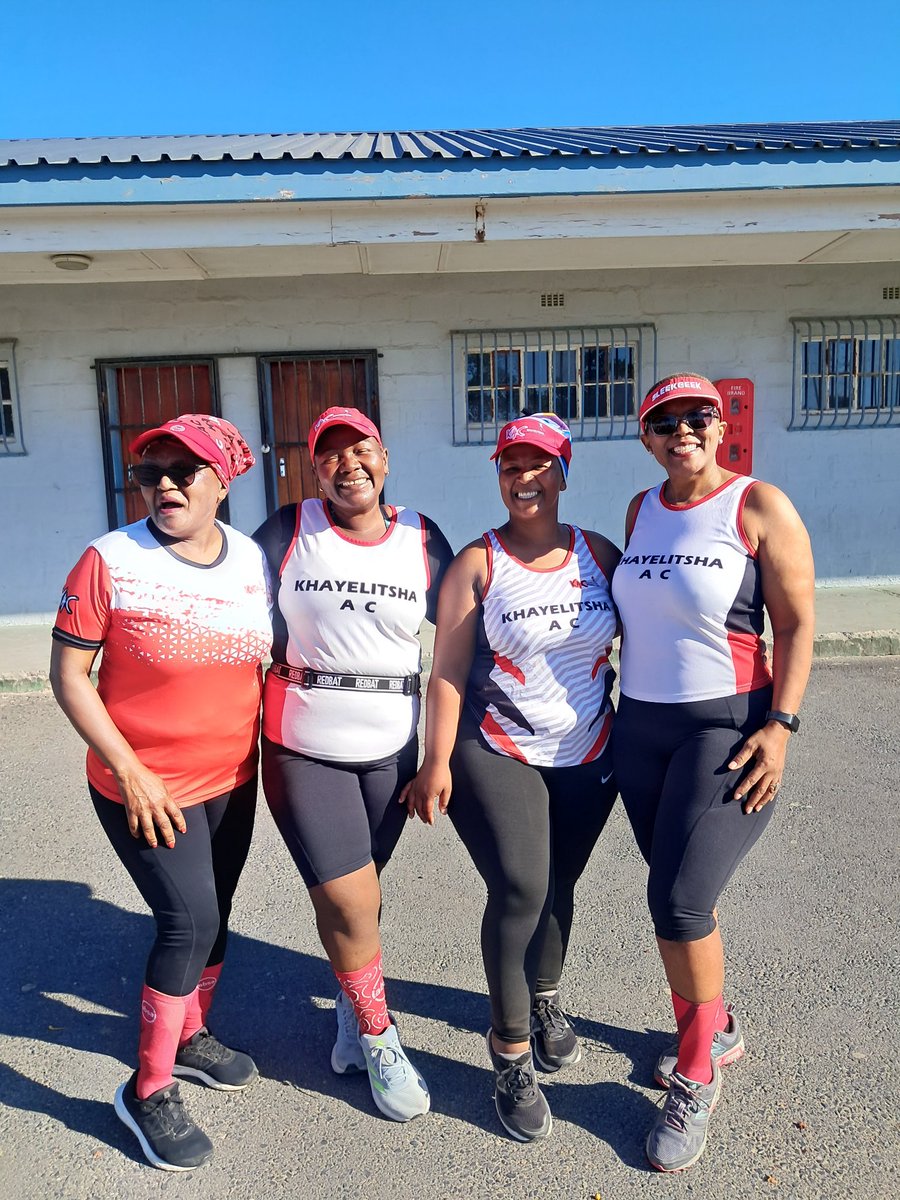 khayelitshaAC's tweet photo. today's theme : club colors
6 down, 6 to go...
amaKAC amahle had a great morning 🙌👌
#KhayelitshaAC
#TeamKAC
#RunKhayelitsha
#RunAsOne
#TwinTowers
#WayiqalaUzoyigqiba
#12x12Challenge
#6x12Challenge https://t.co/OwukEztdAw