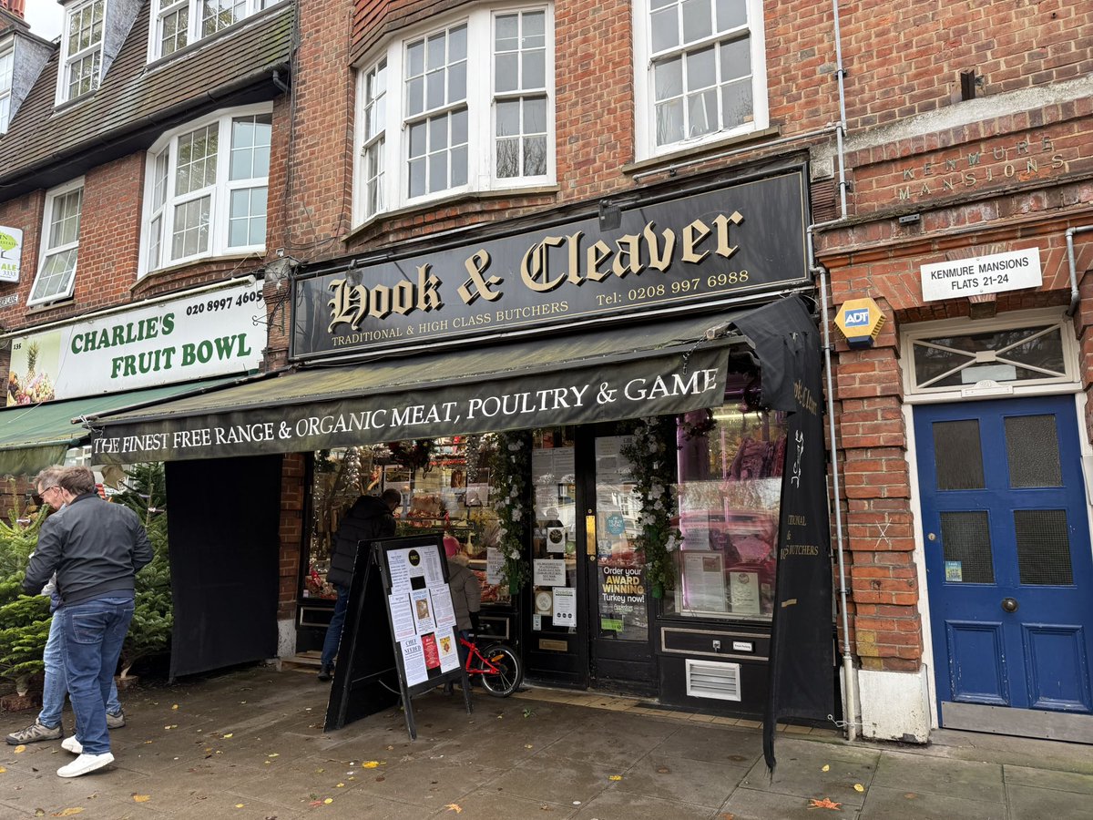 JJM_Ealing's tweet photo. It's #SmallBusinessSaturday!
Independent retailers are the heart & soul of every town.
As today is #SmallBizSaturday, I will be #shining a light on some of the fantastic businesses you can find on #Pitshanger #GBHighSt #PithangerLane
#SmallBizSatUK #ShopLocal this Christmas🎄 https://t.co/zn96JCQkm6