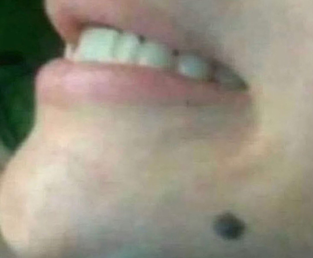 Rossmac212's tweet image. Legend has it, if you turn this photo upside down, you'll see a shark 👇🏼