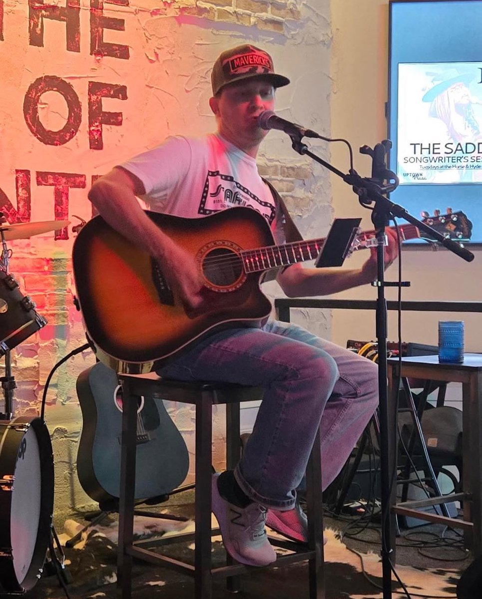 benhamess's tweet photo. Sharing the gift on Saddle Sessions originals night. #shesamachine #lazyjane #dirtyblacksummer https://t.co/aHOoDitzBy