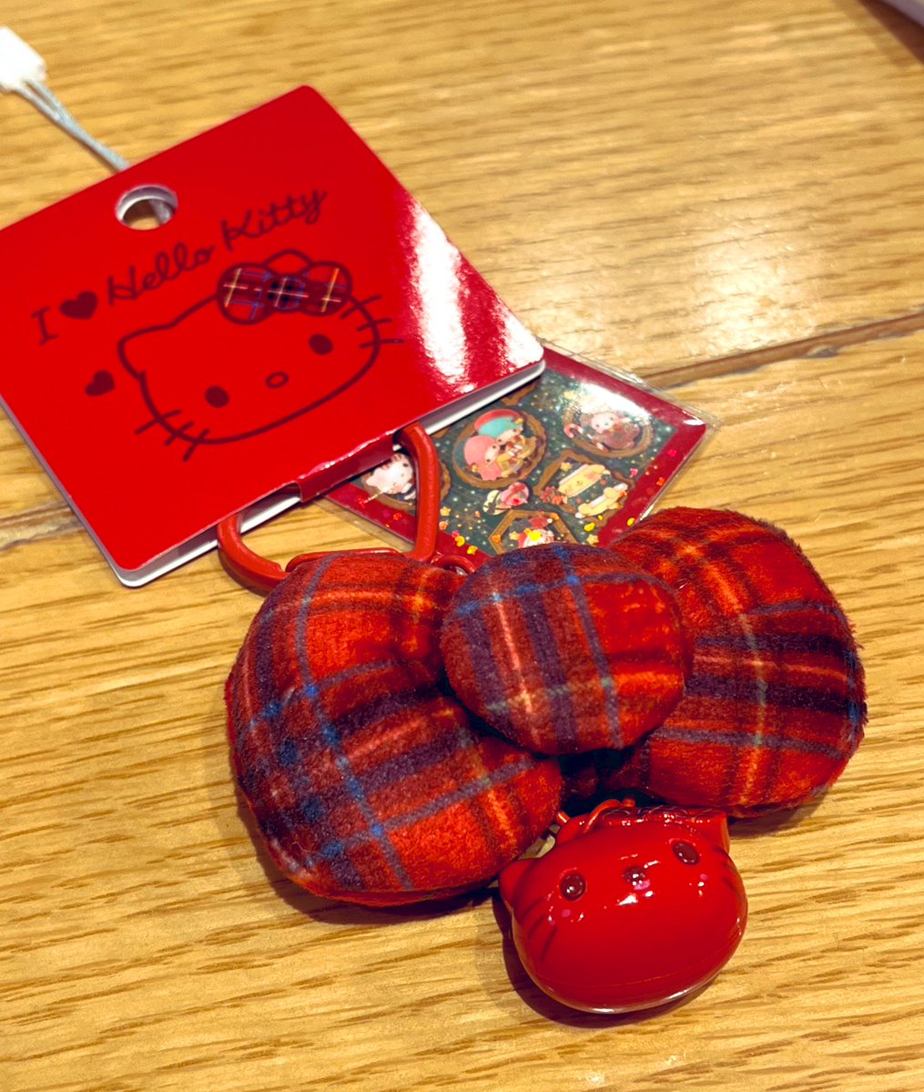 サンリオ キティちゃん タータンチェック ストラップ 赤色 レトロ 2001年 AKBカラーだったから出先で思わず買っちゃった。 多分人生初のキティ