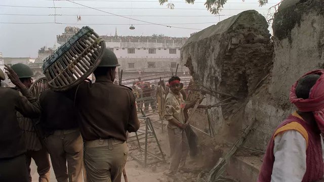 Cameras were rolling.
The world watched a crime happen live.
Yet justice never caught up with the criminals.
#NeverForgetBabriMasjid
#BabriMasjid #BabriMasjidDemolition #BabriMasjidZindaHai