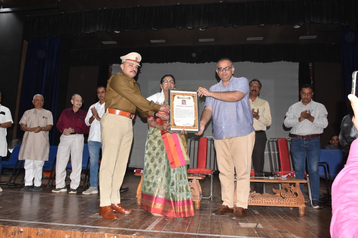 હિંમતનગર ટાઉનહોલ ખાતે વિશ્વ દિવ્યાંગ દિવસની ઉજવણી નિમિત્તે સાંસ્કૃતિક કાર્યક્ર્મ યોજાયો. <a href="/CMOGuj/">CMO Gujarat</a> <a href="/revenuegujarat/">Revenue Dep. Gujarat</a> <a href="/JayantiRavi/">Jayanti Ravi</a> <a href="/InfoGujarat/">Gujarat Information</a>