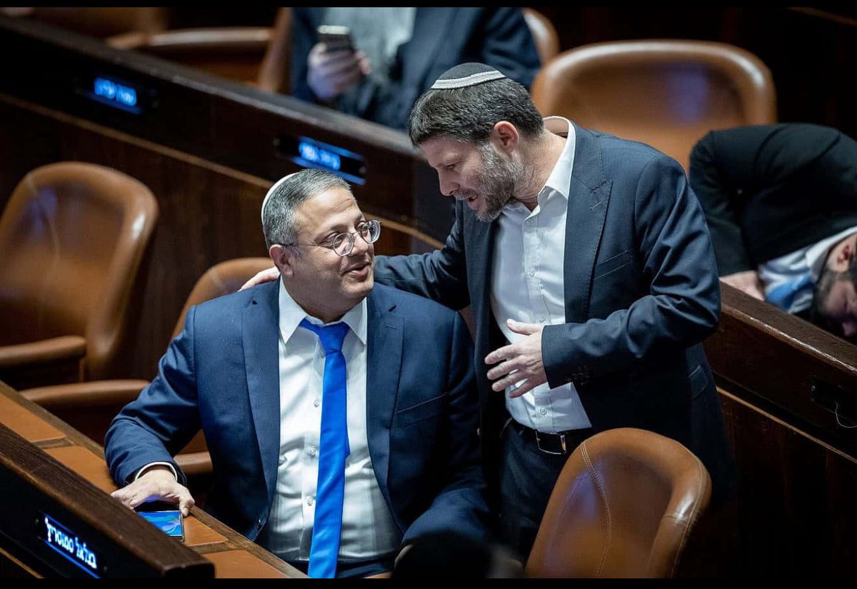 احقر وأنذل شعب في العالم والأكثر اجراما ويدّعي بانه شعب الله المختار ويريدون ان يفرضوا حقارتهم ودنائتهم على العالم .