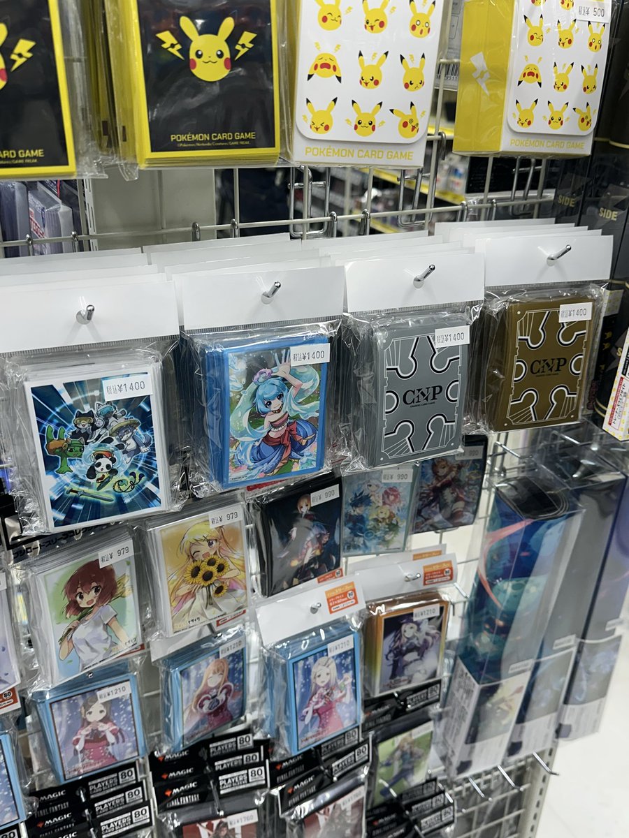 新宿店見て来ました😆 すげ〜CNPトレカ置いてありました😊 スリーブは