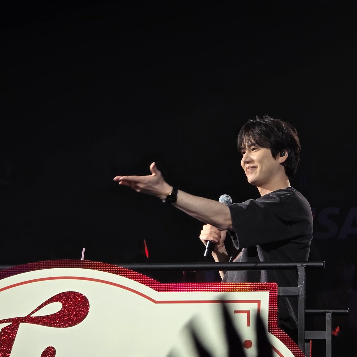 baebyguurl's tweet photo. kyuhyun look so handsome and boyfriendable tonight at changmin’s concert 😭🤍 https://t.co/AyYEtDkpRX