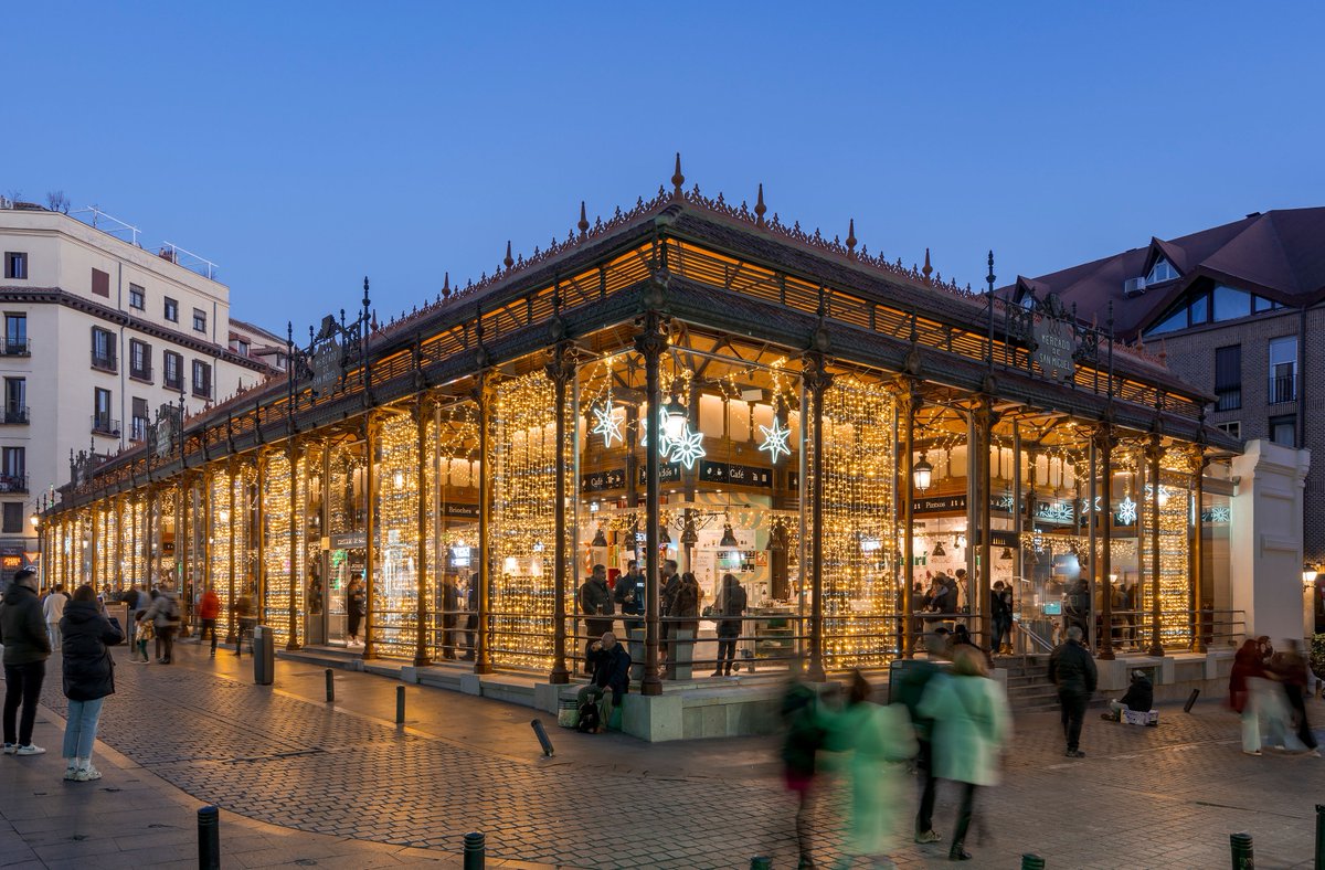 Empieza la época más especial del año…Más de 30 puestos, mil sabores y un mes para vivirlo a lo grande.
.
#mercadodesanmiguel #sanmiguelmarket  #foodiemarket #foodmarket #eatmadrid #madridspain #madrileñeando #gastromadrid #mercadosanmiguel #madrid #madridfood #experiencia