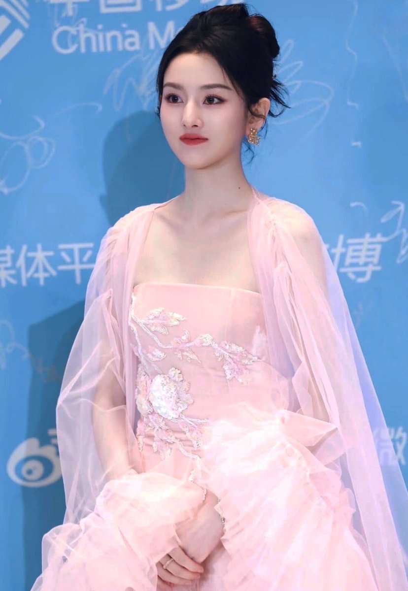 itiswhaitis_'s tweet image. DO YOU GUYS UNDERSTAND MY CONCEPT 😭 LIKE PLEASE CAN WE PLEASE EXPECT A REUNION 😭 loosing the potential like this, not agreed 😭 

#SongZuer #HounMingHao