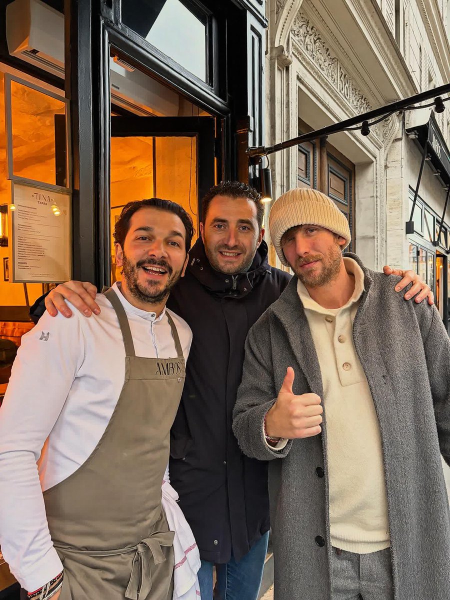 larchedesvins's tweet photo. Oye Oye, Vendredi 19 décembre 🗓️
👨🏻‍🍳Le chef @pierrechomet (@ambos_restaurant) vient prendre possession des cuisines de la Table...
#beaune #bourgogne #burgundy #baravin #caviste #vin #wine #winebar #larchedesvins #vins #wine #instawine #winelover #foodandwine https://t.co/7Y3rKjDGhW