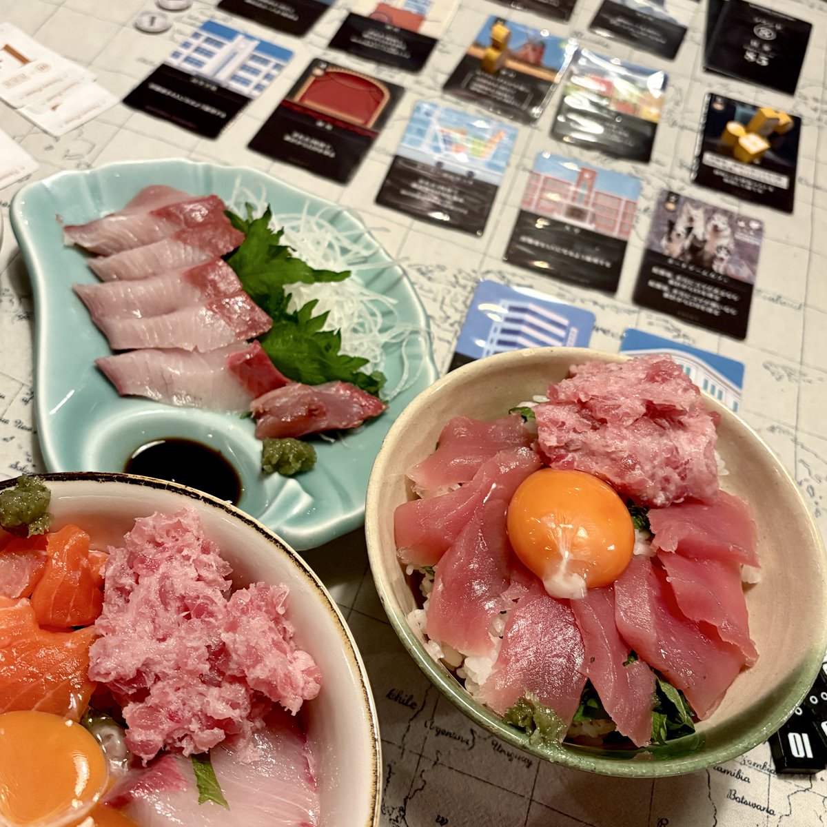 screengames3's tweet image. ◾️ただいまナショナルエコノミーが遊ばれています。

と、今日は良いブリとマグロが入っていましたのでブリのお刺身と海鮮丼

明日はありません💃

ーーー
◾️SCREENは元々日本料理屋なんで冬の時期は鍋を始め色々美味しい物がある時があります。…