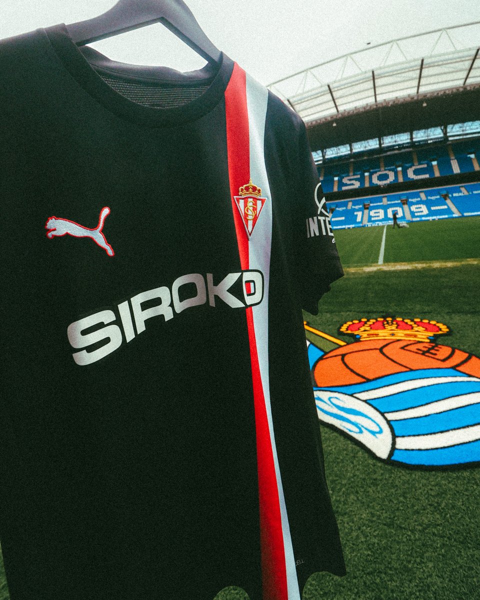 RealSporting's tweet photo. ⬛️🟥⬜️ Los nuesos colores en Donostia.

#RealSociedadBRealSporting https://t.co/3iuhEGjTGJ