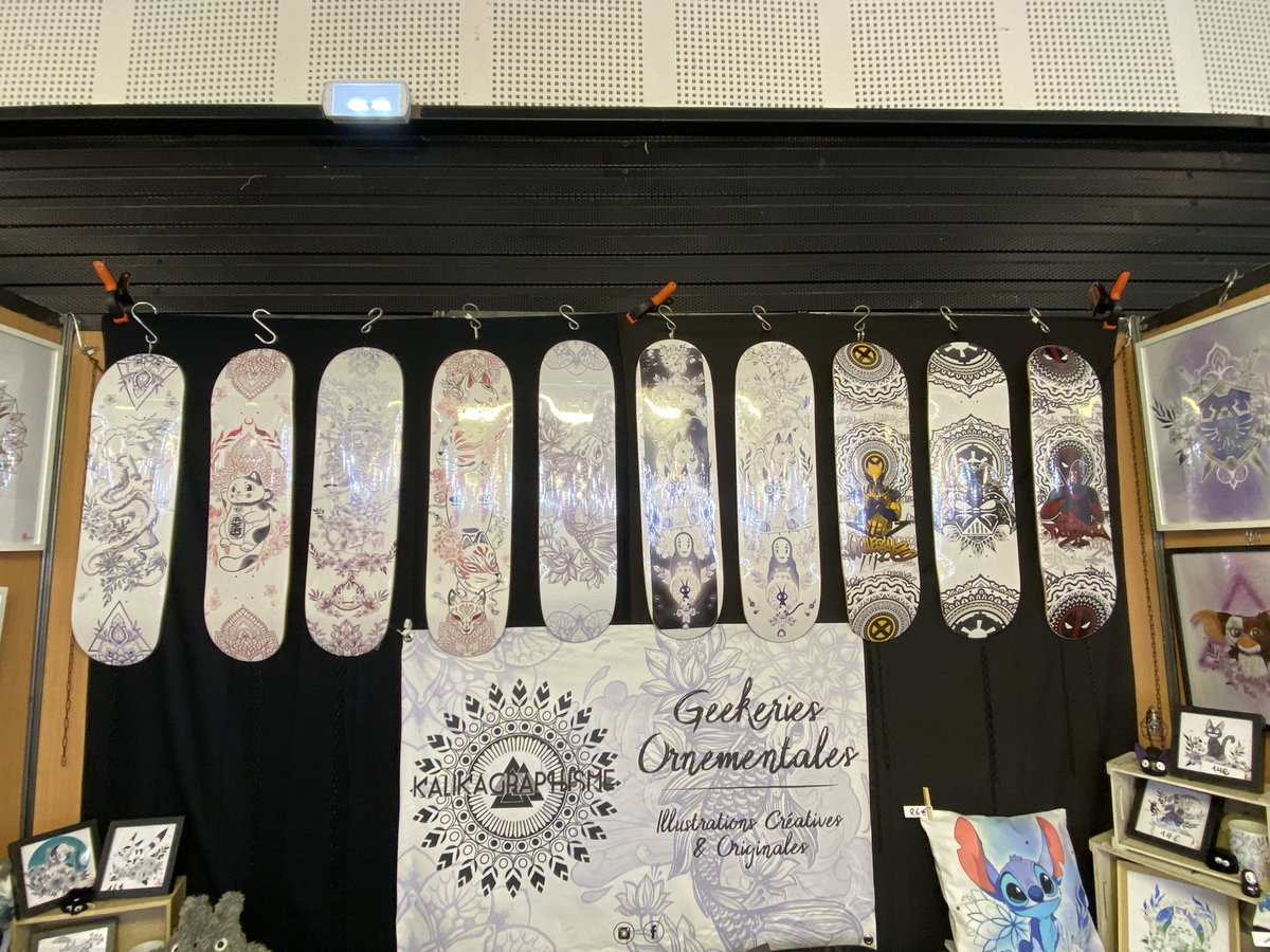 KalikaGraphisme's tweet image. En place pour la Tarbes Geek ! 
Et on a un peu changé le stand ! #geek #manga #illustrationart #fanart