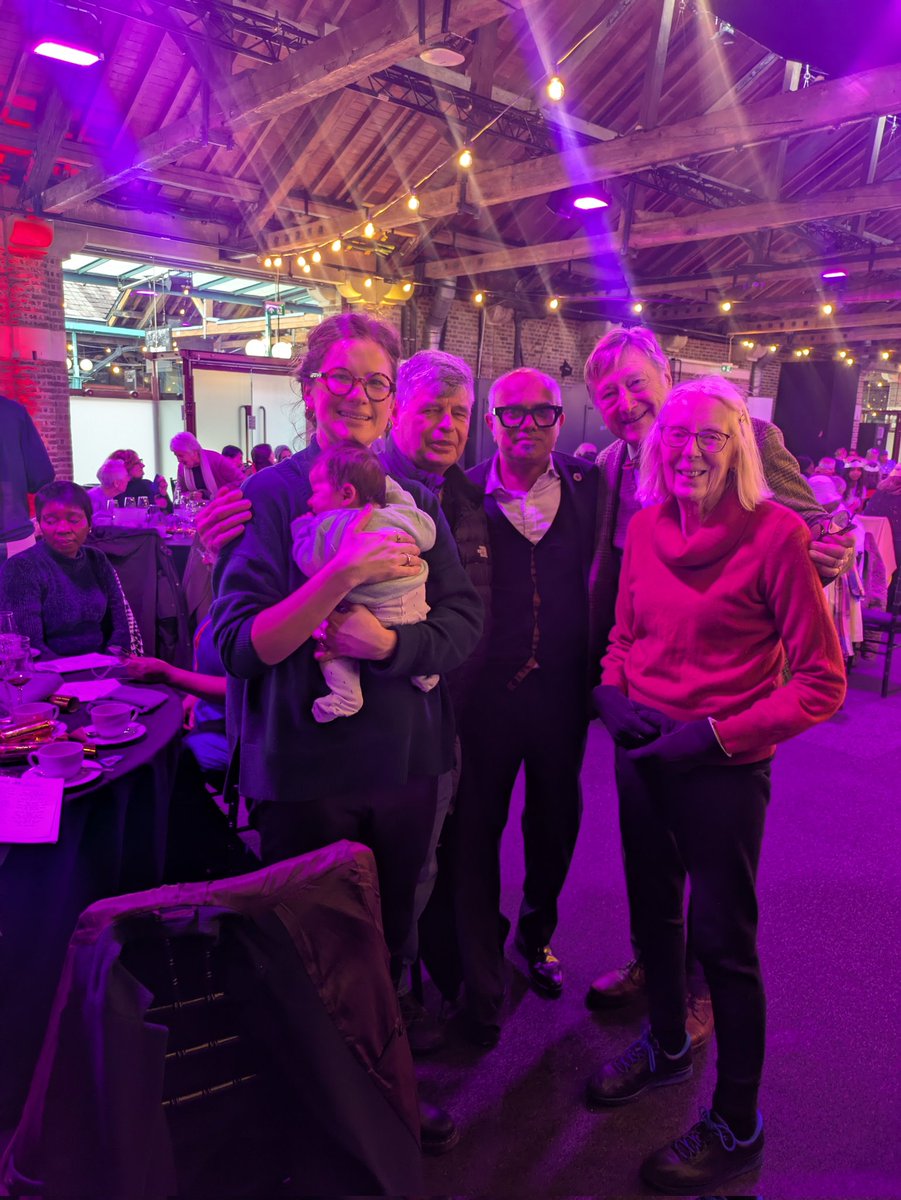 vic4wapping's tweet image. Thank you @TobaccoDock @TobaccoDockLon and @AbdalUllah for the joyful Christmas lunch yesterday. It's beginning to feel a lot like 🎄... @WashWombles