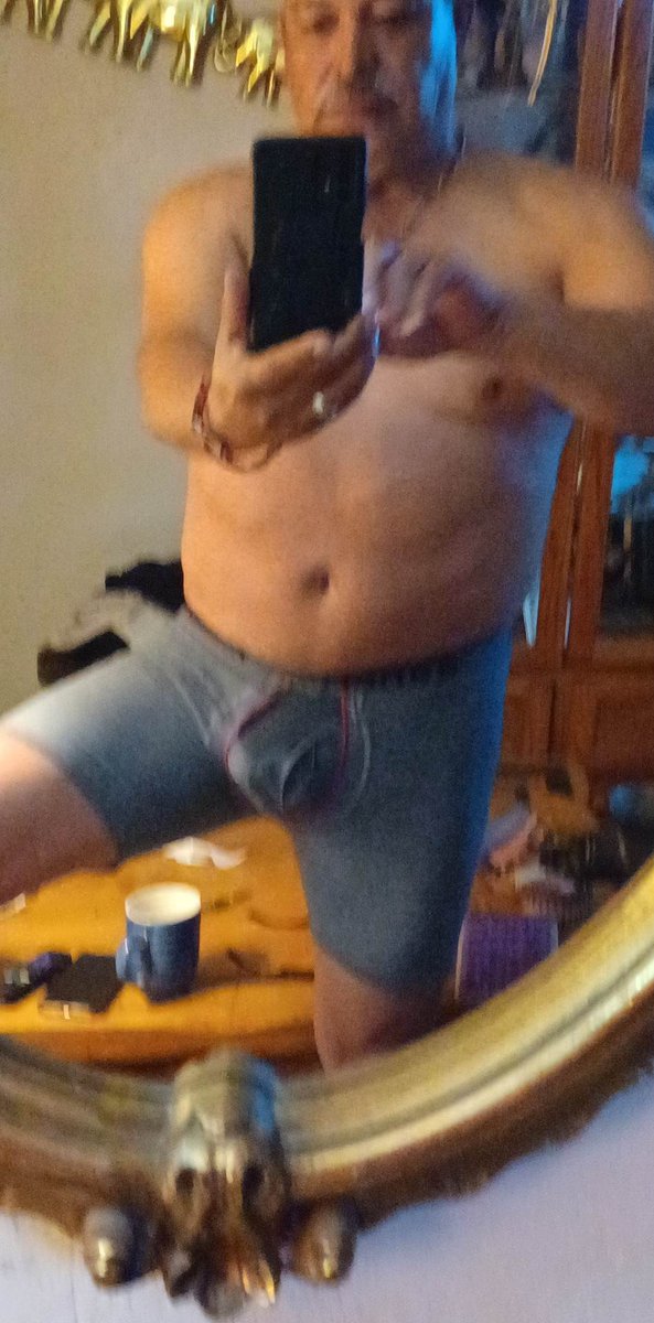 Emilio_pistolas's tweet photo. Que rico señor madurito y con buen fierro https://t.co/4kR35QwZQX