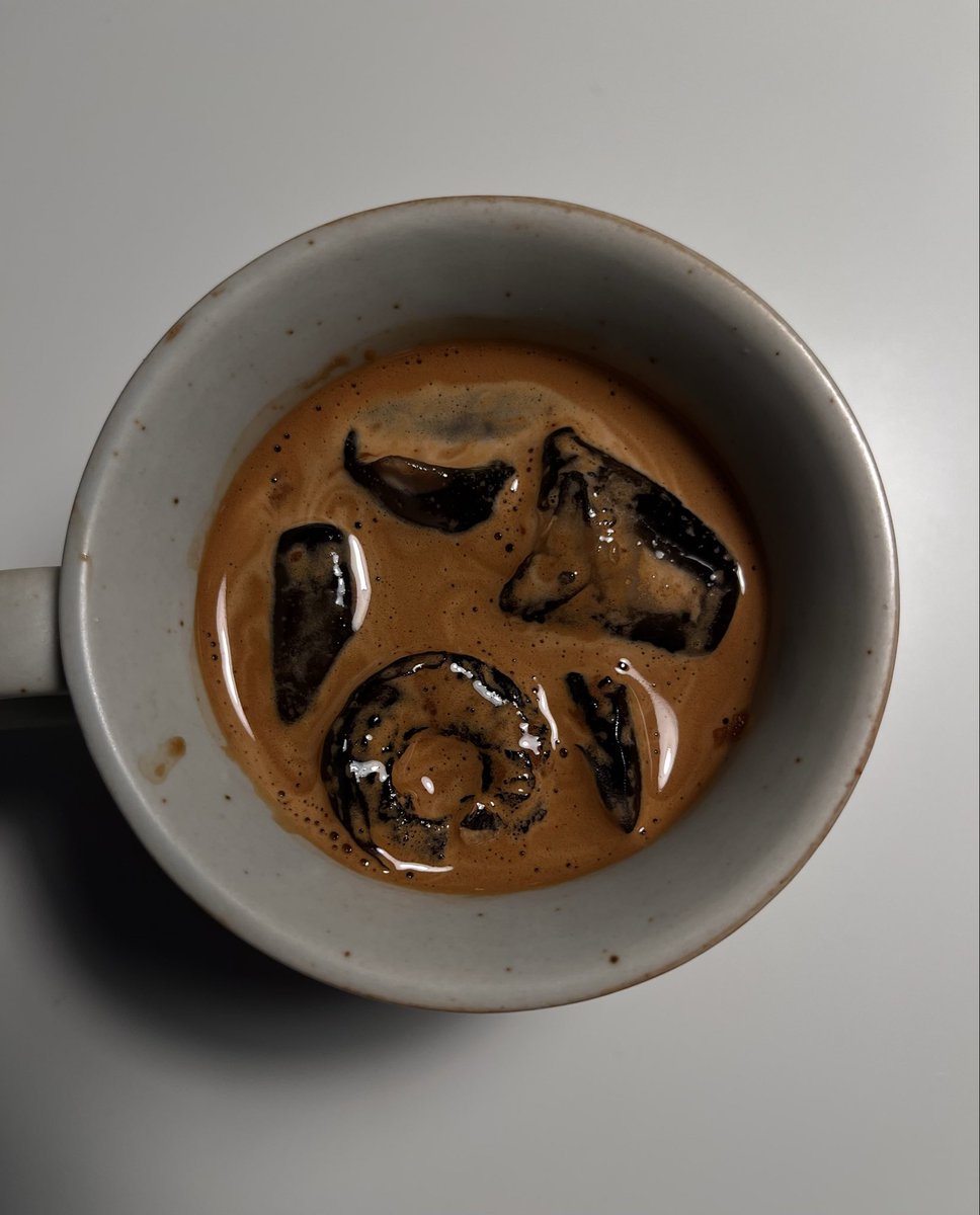ujll1l_'s tweet photo. Iced coffee https://t.co/3NJbaVo2Ac