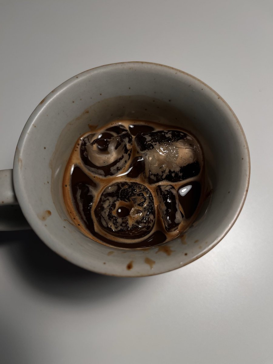 ujll1l_'s tweet photo. Iced coffee https://t.co/3NJbaVo2Ac