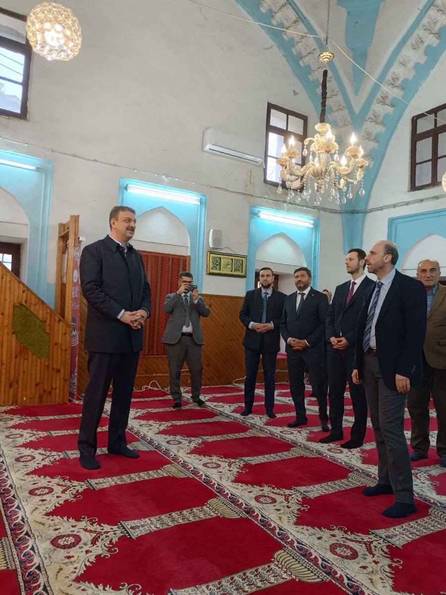 Genel Müdürümüz Sayın Sinan Aksu ve beraberindeki heyet, Kuzey Makedonya programı kapsamında; Osmanlı Dönemi’ne ait olan eserlerde incelemelerde bulundu.

📌Üsküp’te; İsa Bey Camii, 
📌Yahya Paşa Camii, 
📌Hacı Balaban Camii 
📌Kalkandelen’de; Alaca Camii ziyaret edilerek