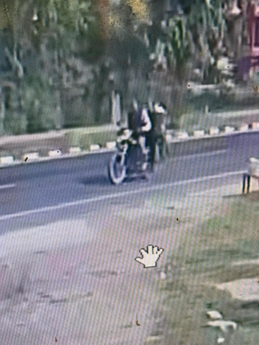 SameerP06057044's tweet photo. Attaching cctv footage evidence showing a couple on bike carrying my bag. https://t.co/yrX10dXiyr