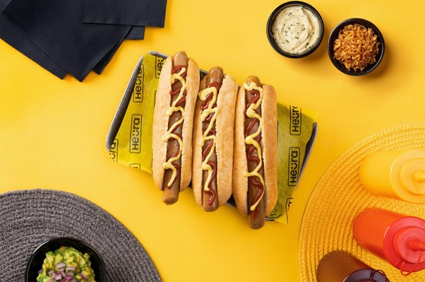 juanluisrecio's tweet image. Aunque durante años las #salchichas #frankfurts se asociaron con comida poco equilibrada, las nuevas formulaciones están reescribiendo esa percepción. “Si comparamos las cinco referencias, #Heura es la opción más interesante para... periodistadigital.com/elbuenvivir/20… #nutricion @HeuraFoods