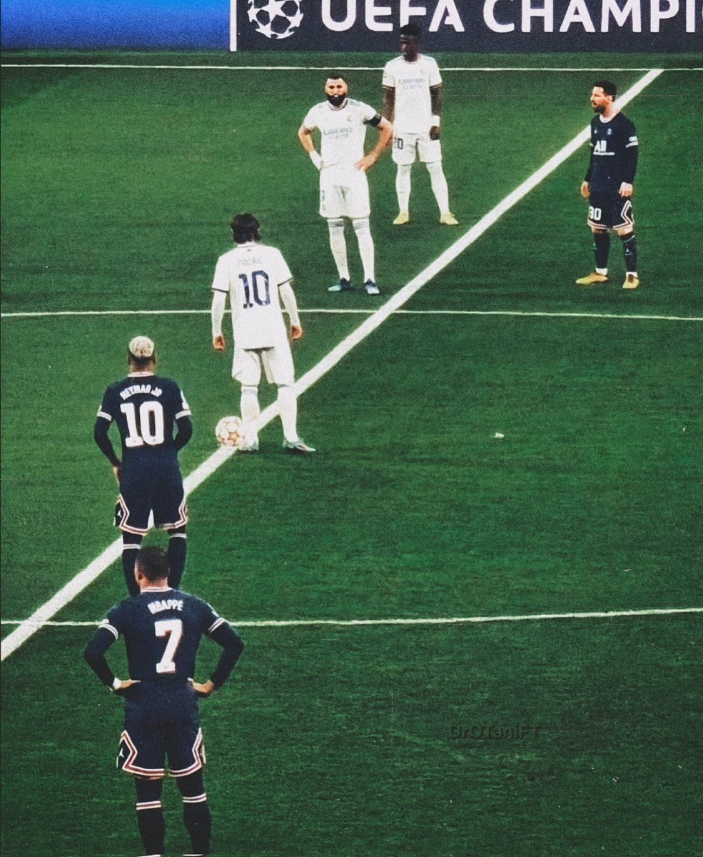 À cause de quelqu’un, l'AURA de cette photo diminue considérablement.