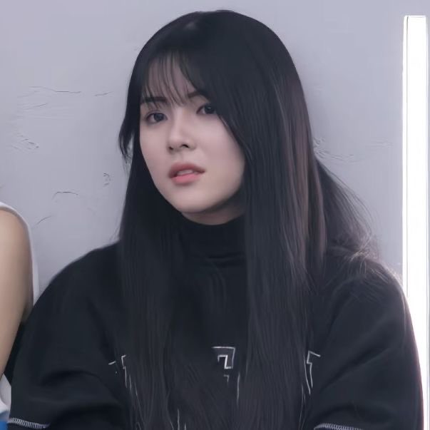 fukocean's tweet image. fuko in black screams pianist idk why do yall get it 
But like overall i can imagine her with a guitalele