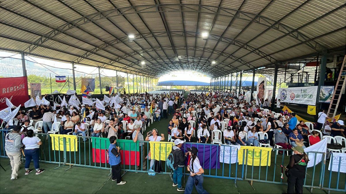 LLENO EL COLISEO EN POPAYÁN 

En contados momentos, comienza mi encuentro político con la ciudadanía en Popayán, a esta hora el lugar empieza a colmarse con multitudinarias presencia: